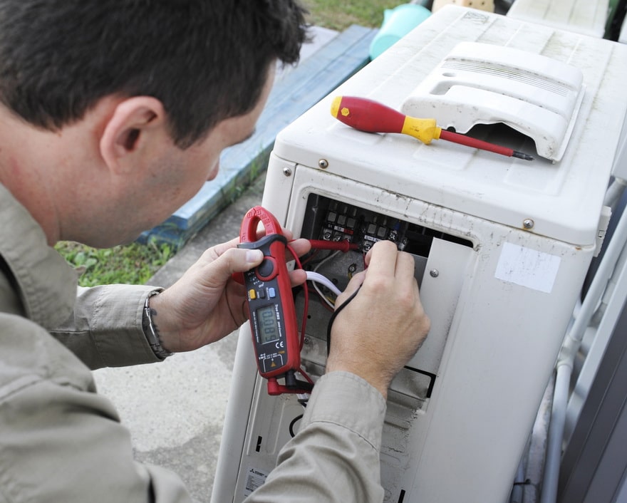 expert electrical employee setting up a multi split air conditioning system